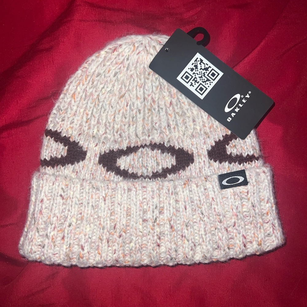 Women’s Oakley knit beanie